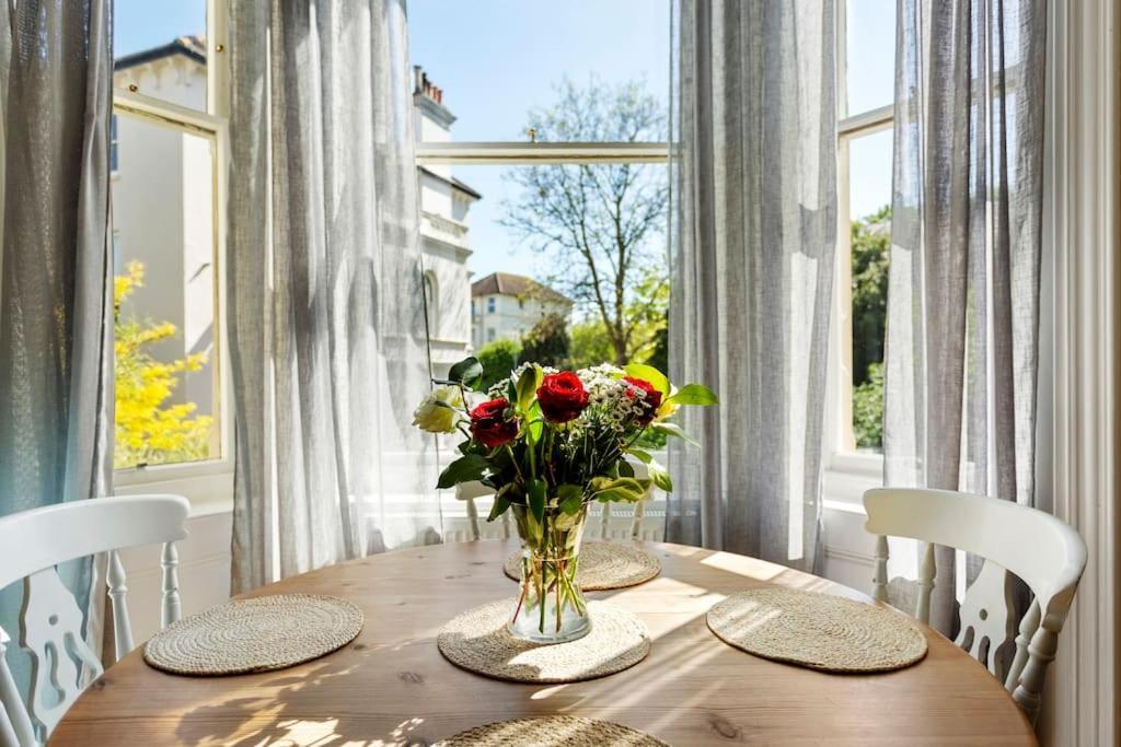 Apartamento Luxurious Victorian, A Few Minutes From The Beach - Sleeps 2 Adults And Up To 3 Children St Leonards-on-Sea Exterior foto